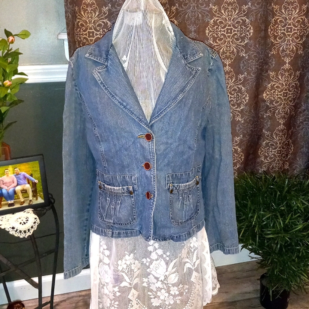 Stone wash jean jacket small